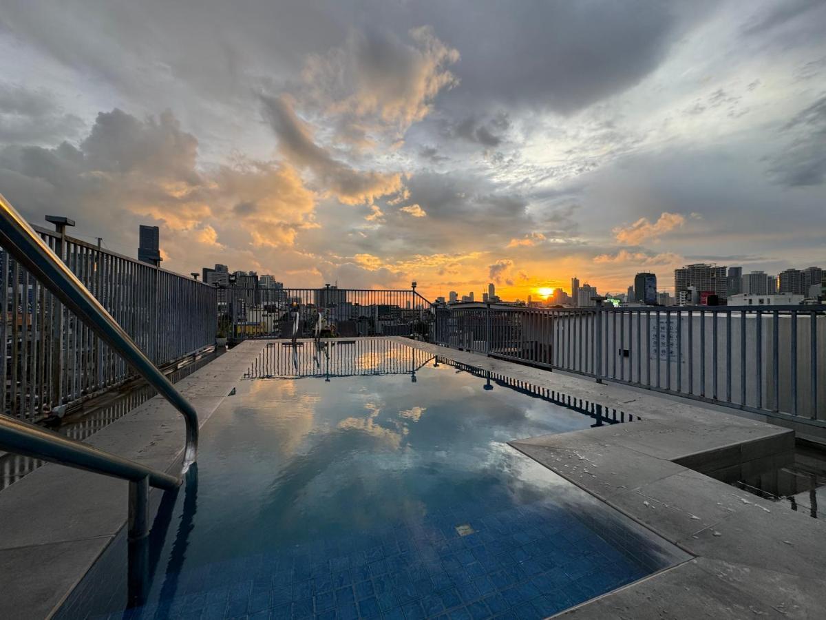 Nest Fort Bgc Makati City Exterior photo
